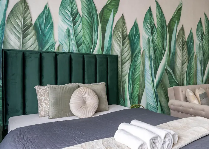 Luxy Spacious & Cozy With Balcony 公寓