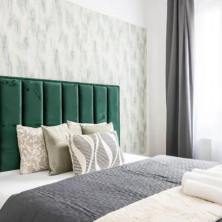 Daire Luxy Spacious & Cozy With Balcony *