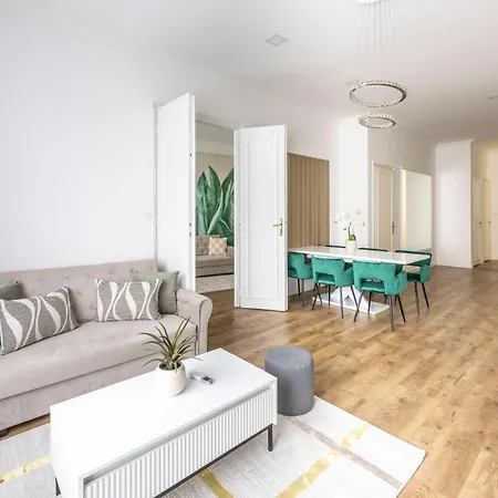 Luxy Spacious & Cozy With Balcony Appartement