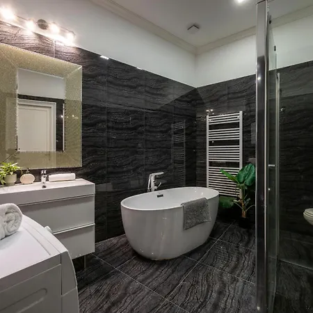 Appartement Luxy Spacious & Cozy With Balcony *
