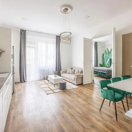Luxy Spacious & Cozy With Balcony * Budapeşte