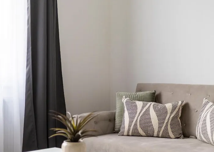 Apartment Luxy Spacious & Cozy With Balcony