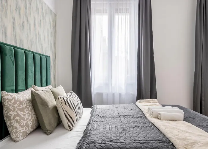 Luxy Spacious & Cozy With Balcony