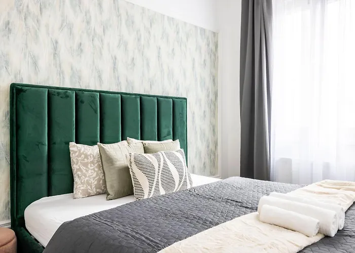 Apartment Luxy Spacious & Cozy With Balcony *