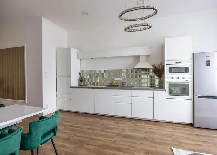 Luxy Spacious & Cozy With Balcony *