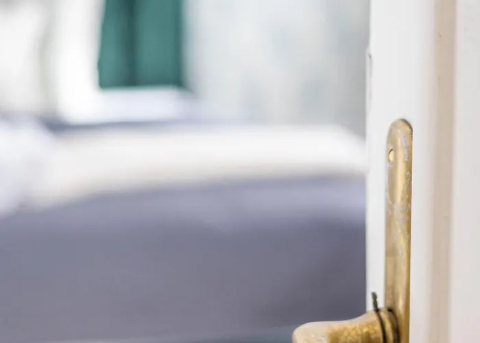 Luxy Spacious & Cozy With Balcony