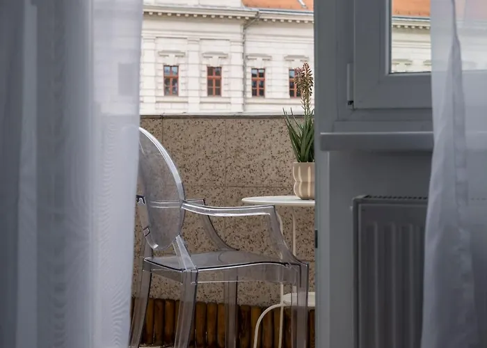 Luxy Spacious & Cozy With Balcony *