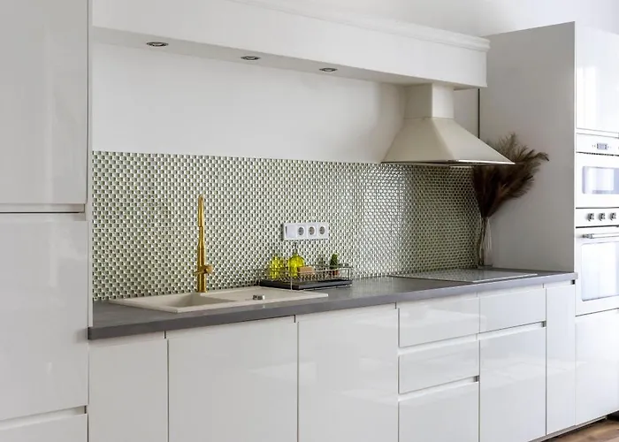 Luxy Spacious & Cozy With Balcony *