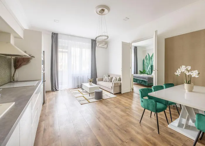 Luxy Spacious & Cozy With Balcony * Budapest