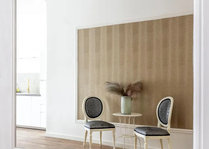 Luxy Spacious & Cozy With Balcony