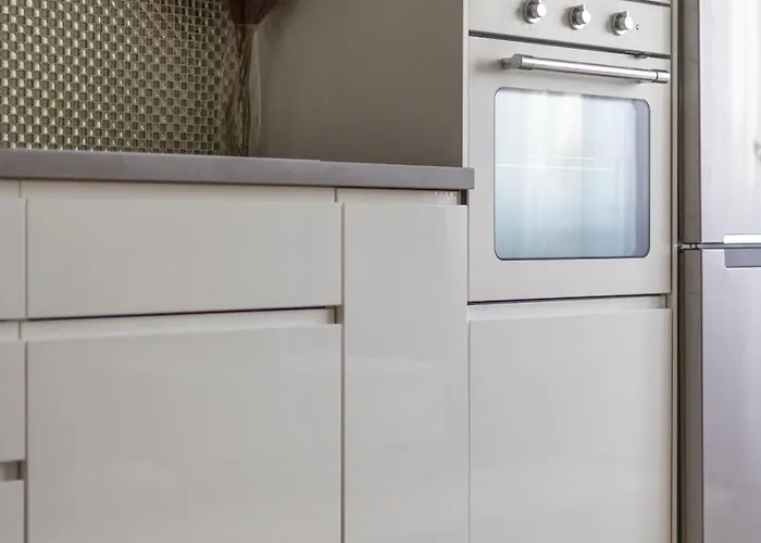 Luxy Spacious & Cozy With Balcony Apartment