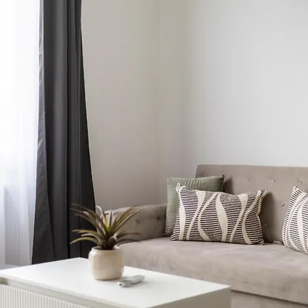 アパート Luxy Spacious & Cozy With Balcony